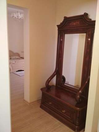 Отель Отель Элита Одесса Cемейный номер с собственной ванной комнатой-2