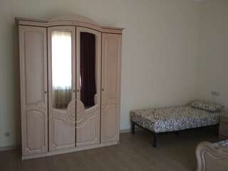 Отель Отель Элита Одесса Cемейный номер с собственной ванной комнатой-3